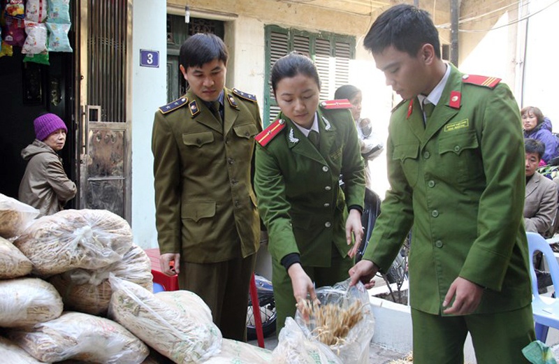 Trao đổi với Zing.vn, đại tá Phạm Văn Bình, trưởng phòng Phòng chống tội phạm trên lĩnh vực Y tế, vệ sinh an toàn thực phẩm cho biết