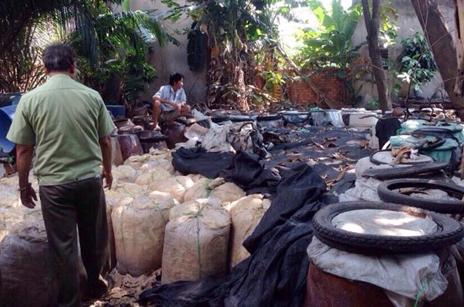 Sáng 15/1, Cục Cảnh sát phòng, chống tội phạm về môi trường – Cơ quan phía Nam (C49B, Bộ Công an) và các cơ quan chức năng đồng loạt 3 cơ sở kinh doanh măng tươi tại phường Tân Thới Nhất, quận 12, TP HCM phát hiện hành vi sử dụng hóa chất không được phép sử dụng trong thực phẩm để ngâm tẩm măng.