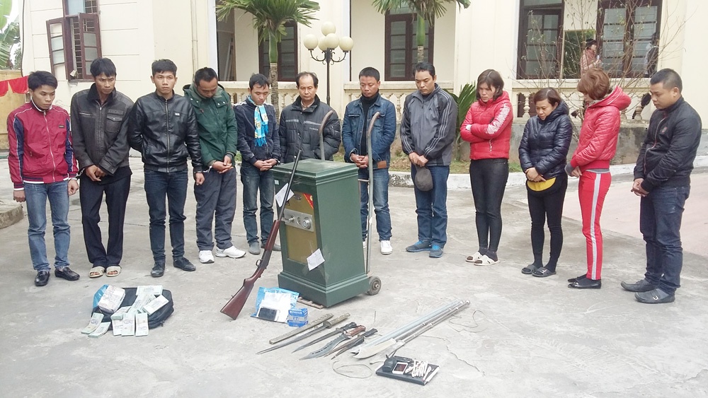 Trum lo de lap 10 camera quanh nha, su dung sung quan dung hinh anh