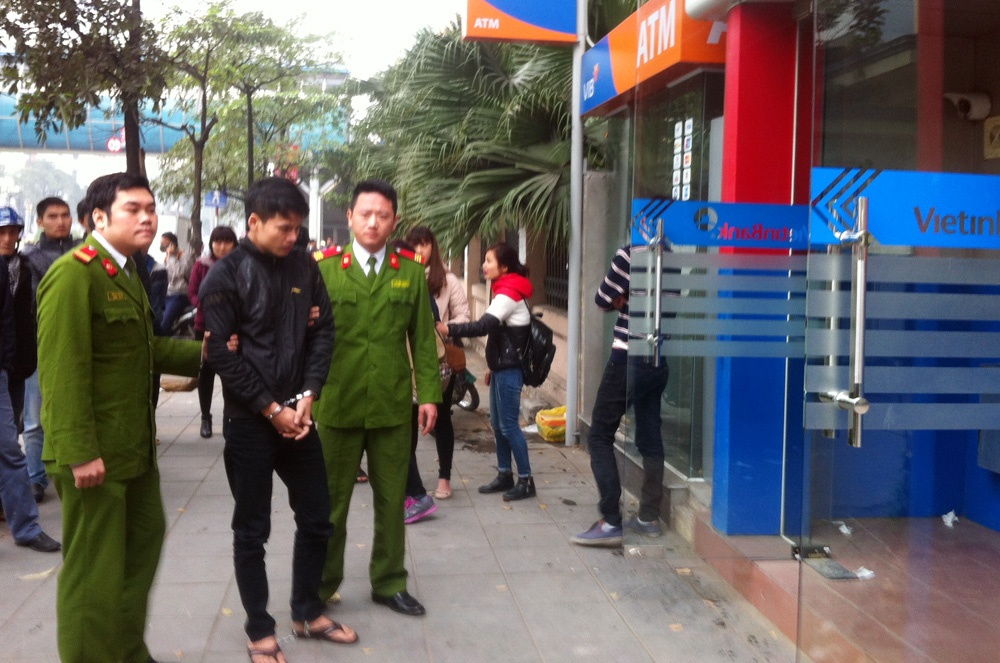 Cao thu trom tien ty o nhieu cay ATM hinh anh