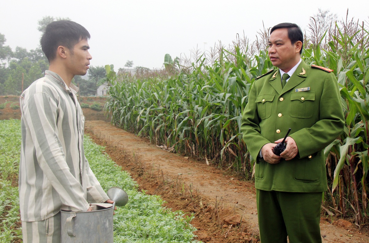 Nguyễn Văn Mạnh, nhà Hà Nội - phạm nhân đang thụ lý tội Giết người chia sẻ nhớ nhà dịp giáp Tết. Mạnh bảo sẽ cố gắng cải tạo tốt, chấp hành nội quy, quy định trại giam mong được giảm mức án tuyên 8 năm tù.