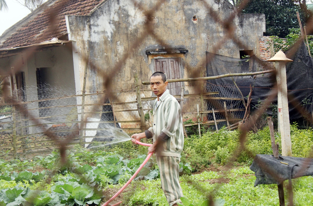 Tết cận kề nhưng không khí lao động của các phạm nhân vẫn khá hăng say. 