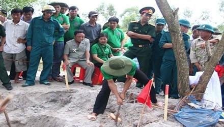Mua chuoc quan trang, trom cap hai cot hinh anh