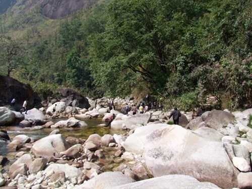 Doat mang thay cung vi nghi ngo lam ma cho, ma chai hinh anh