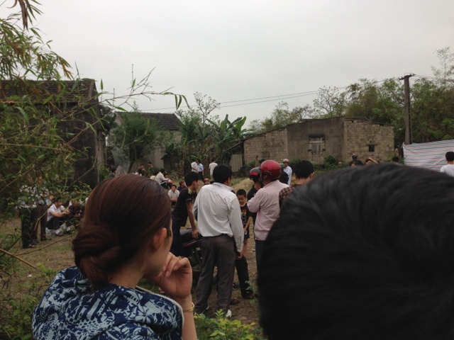 Nhiều người ngỡ ngàng trước cái chết đột ngột của anh Tình.