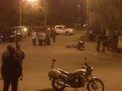 Ky luat 3 vien chuc di nhau giat sung cong an hinh anh