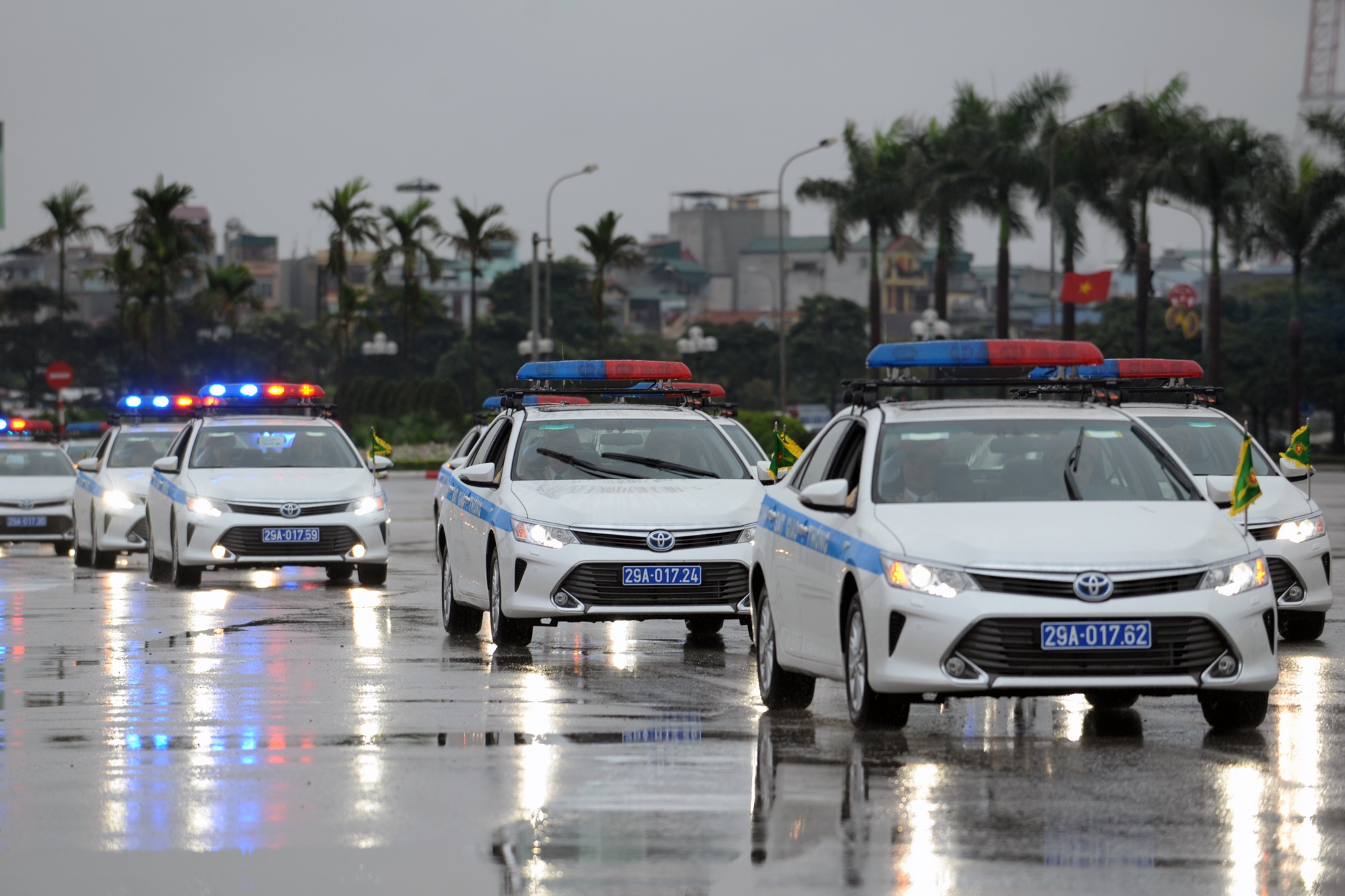 5.	Đoàn xe ô tô Hybrid của CSGT phục vụ công tác dẫn các đoàn nguyên thủ quốc gia, khách quốc tế.  