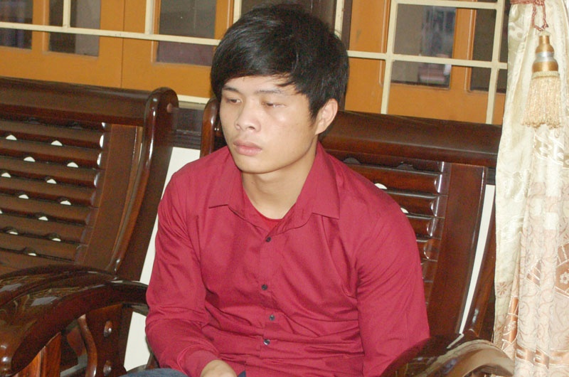 Bat ke giet co gai buon san, lot quan ao nem xuong suoi hinh anh