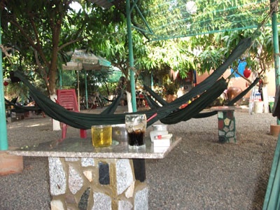 Chu quan nuoc tranh thu moi gioi ban dam hinh anh