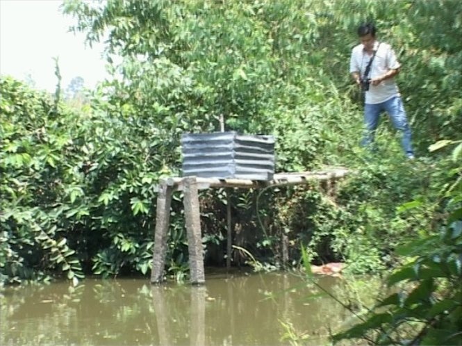 Mot phu nu 60 tuoi nghi bi giet, bo thi the duoi ao ca hinh anh