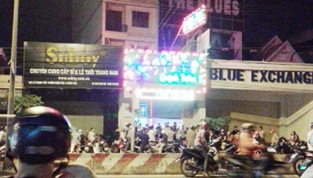 Khach bi danh bat tinh sau cuoc cai va voi tiep vien karaoke hinh anh