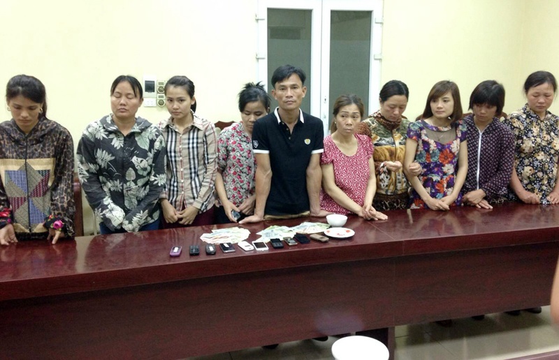 Chin phu nu danh bac cung mot nguoi dan ong hinh anh
