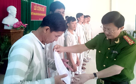 300 pham nhan duoc giam an, tha tu dip 30/4 hinh anh