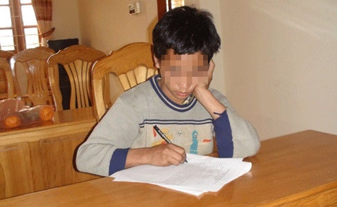 Lượng tại cơ quan công an.