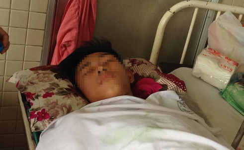 Di choi le, mot hoc sinh lop 10 bi dam thau bung hinh anh