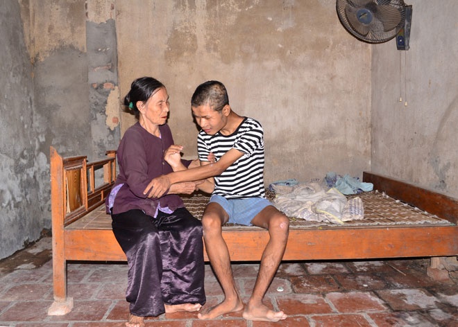 Phan doi cua nhung kiep nguoi song chung voi HIV hinh anh