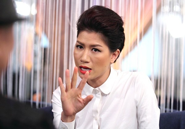 Khoi to nguoi mau Trang Tran hinh anh