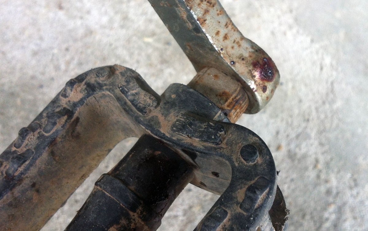 Mẹ con chị Loan và bà Huệ sau đó được chuyển lên Hà Nội điều trị. Tại hiện trường, cảnh sát thu được một cuộn dây và băng dính.    