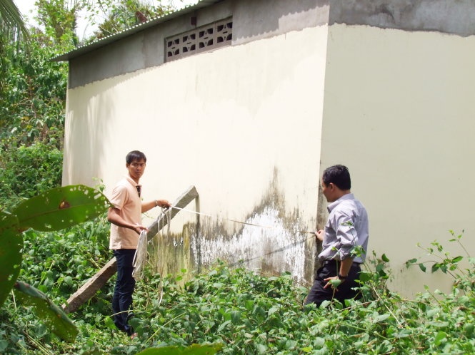 Công an Bạc Liêu đang dựng lại hiện trường vụ trộm.
