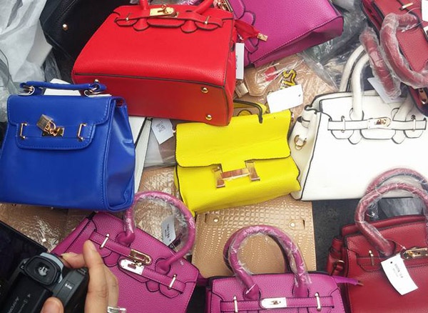 Số túi xách giả bị thu giữ. Ảnh: B.N.