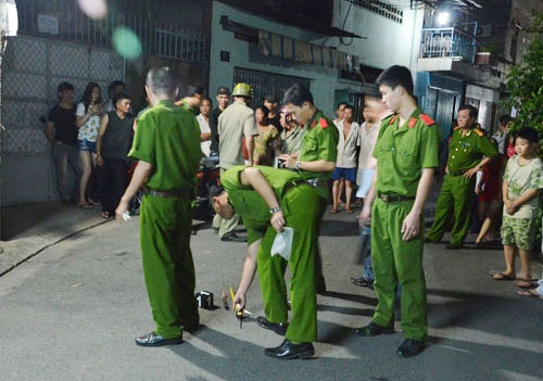 Ke cam dau nhom con do sat hai cong an sa luoi hinh anh