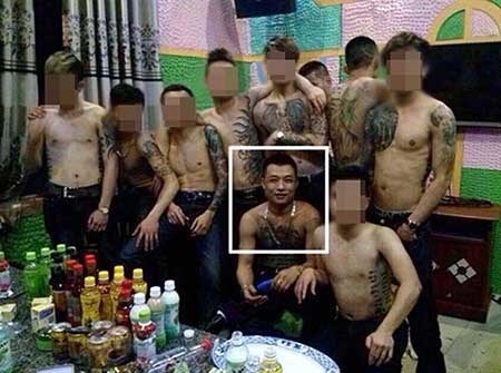 Trieu tap 2 nghi pham vu hang chuc giang ho truy sat ong lao hinh anh