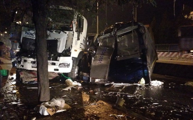 Bat giam lai xe container dung chet canh sat giao thong hinh anh