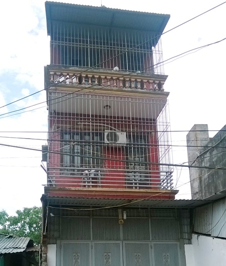 Ngôi nhà nơi Tuấn Anh đấu điện giết cảnh sát tiếp cận.