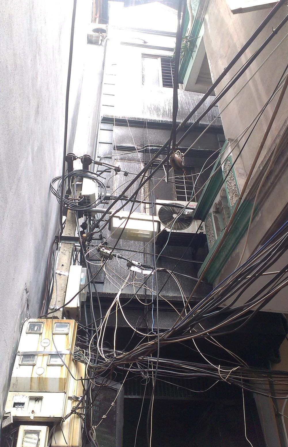 Ngôi nhà xảy cháy nhìn từ ngoài. Ảnh: Việt Đức.