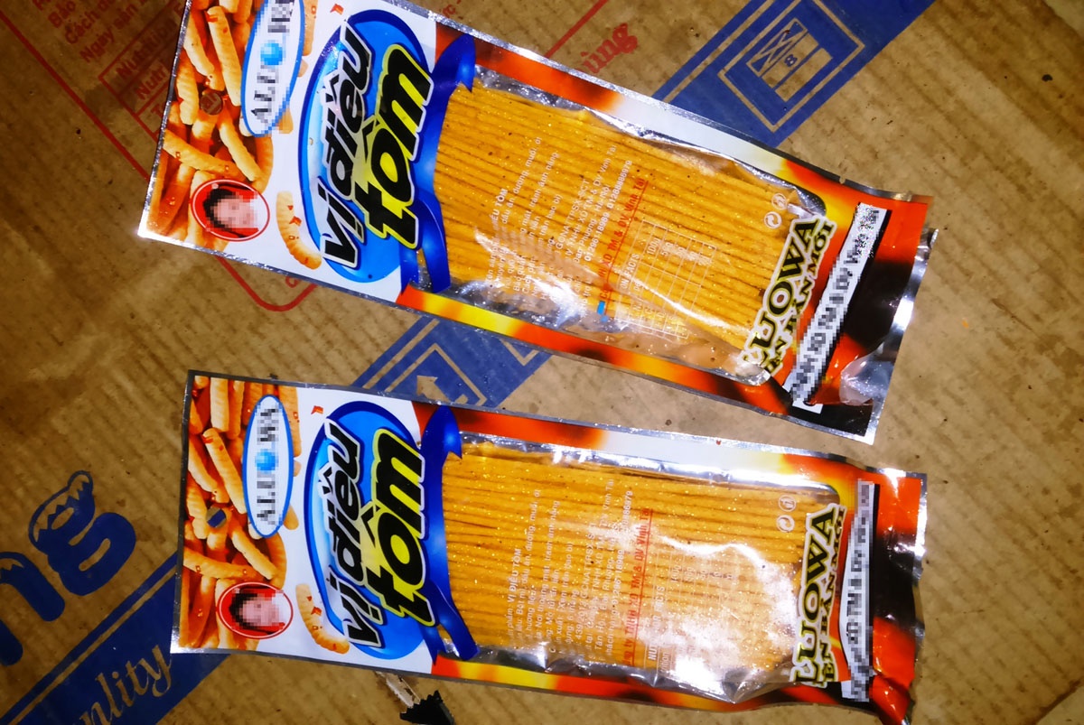 Tam giu 245 thung bim bim do nguoi Trung Quoc san xuat hinh anh