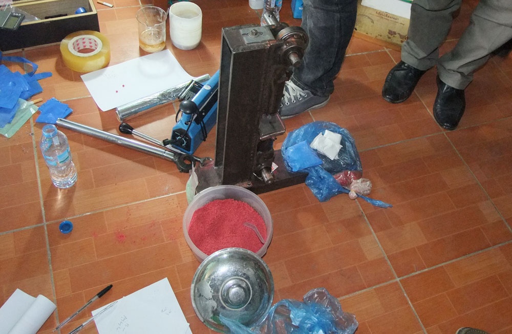 Xưởng sản xuất ma túy của Báu nằm ở ngoài bãi sông Hồng. Ảnh: Cơ quan công an cung cấp.