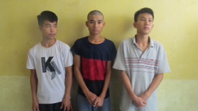 Ba thanh niên bị tạm giữ tại cơ quan công an. Ảnh: Minh Thanh.