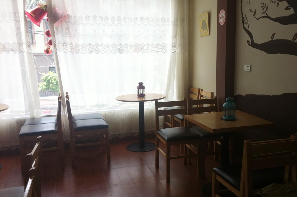 Vị trí cặp đôi nam nữ ngồi trên tầng 3. Ảnh: Việt Đức.