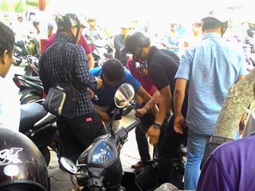Cảnh vây bắt Phương trên đường.