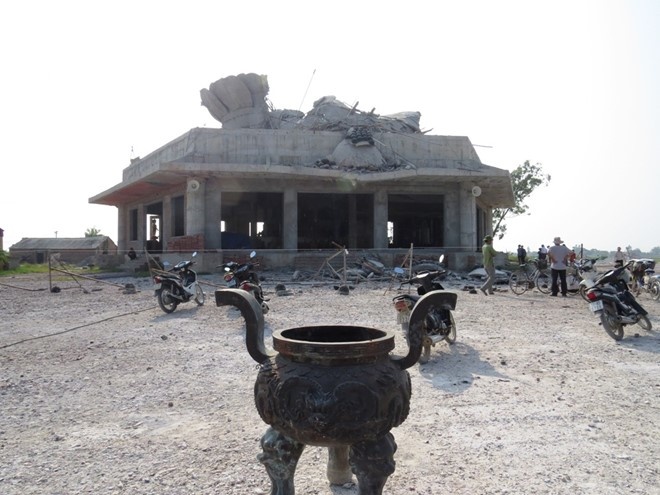 Vụ việc bức tượng Phật khổng lồ đổ sụp khi đang trong quá trình thi công hoàn thiện là sự việc hy hữu khiến nhiều người dân tò mò kéo đến xem. Ông Phạm Hồng Thái, Phó chủ tịch UBND huyện Quỳnh Phụ đã đề nghị công an tỉnh hỗ trợ  vấn đề an ninh trật tự, đình chỉ mọi hoạt động tôn giáo tại chùa, tăng cường bảo vệ hiện trường, cấm không để cho người dân lui tới hiện trường.