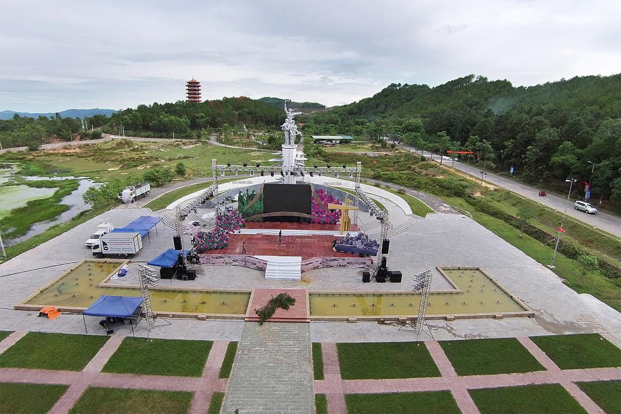 Kỷ niệm 47 năm Chiến thắng Ngã ba Đồng Lộc (24/7/1968 - 24/7/2015) và 68 năm Ngày Thương binh - Liệt sỹ (27/7/1947 - 27/7/2015), tại khu di tích Ngã ba Đồng Lộc (Can Lộc - Hà Tĩnh) sẽ diễn ra nhiều hoạt động tưởng nhớ, tri ân các anh hùng liệt sỹ đã ngã xuống vì sự nghiệp giải phóng và thống nhất Tổ quốc.