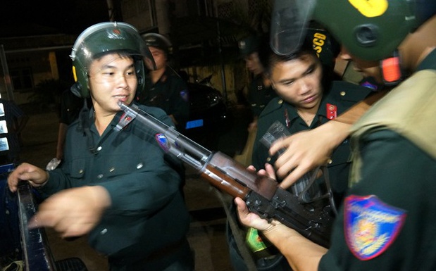 CSCD trang dem truy tim ke giet 4 nguoi o Yen Bai hinh anh