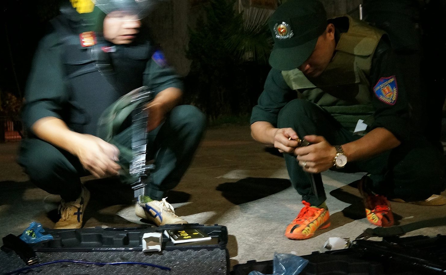 63 gio chay dua pha tham an cua 500 canh sat hinh anh