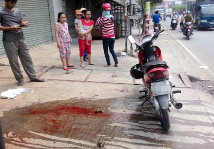 Nghe thieu ta cong an, ke chem 2 nguoi ra dau thu hinh anh