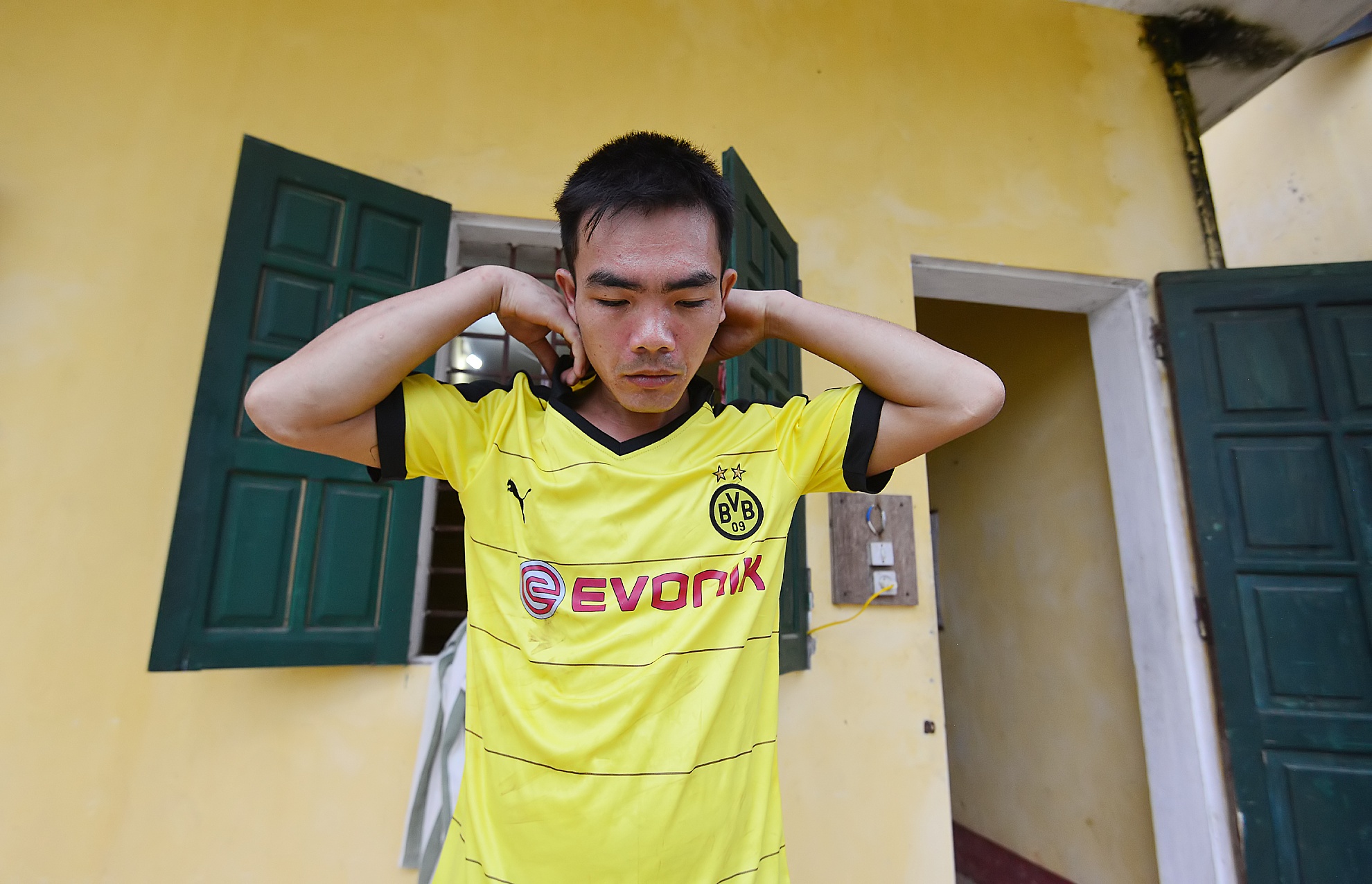 Rèn luyện thể thao hàng ngày trở thành một phong trào của các phạm nhân ở Trại giam Hồng Ca. Những dịp lễ, tết - các trại viên sẽ được chơi cả ngày, tùy điều kiện thời tiết, sức khỏe.