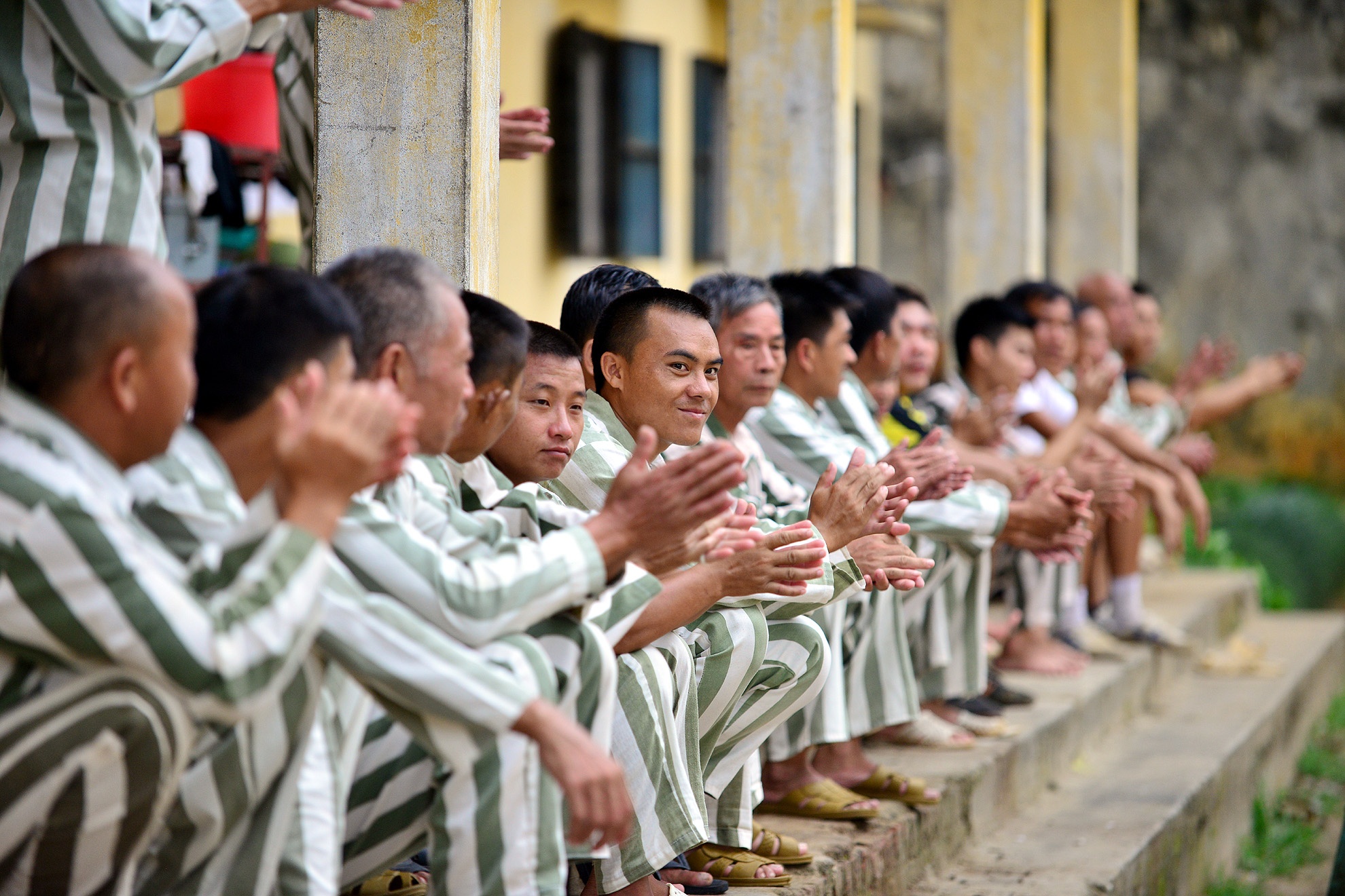 Càng cận ngày công bố quyết định đặc xá của Chủ tịch nước dịp 2/9, cảm xúc của cả quản giáo và phạm nhân ở trại giam Hồng Ca (Yên Bái) càng bồn chồn, hồi hộp. 