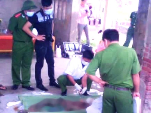 Thi the phu nu troi song mat dau va mot canh tay hinh anh