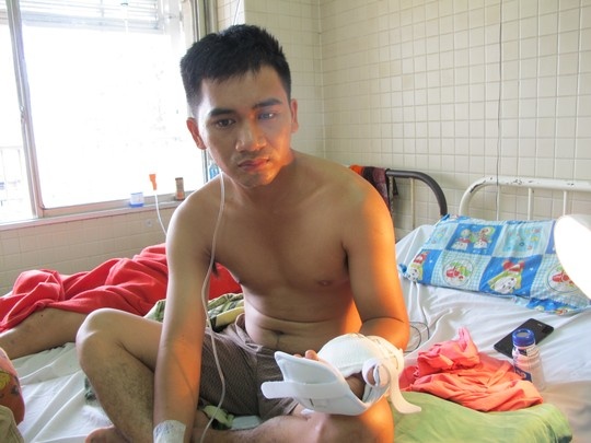 Ngat xiu khi thay ban bi chat rot ban tay hinh anh