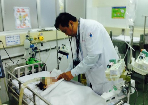 Cháu Quỳnh bị chấn thương sọ não, dập gan và đã không qua khỏi.