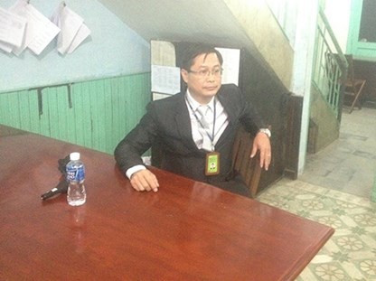 Tài xế Hoàng bị cảnh sát bắt tạm giam 2 tháng để điều tra về hành vi chống người thi hành công vụ. Ảnh: Mạnh Nguyên.