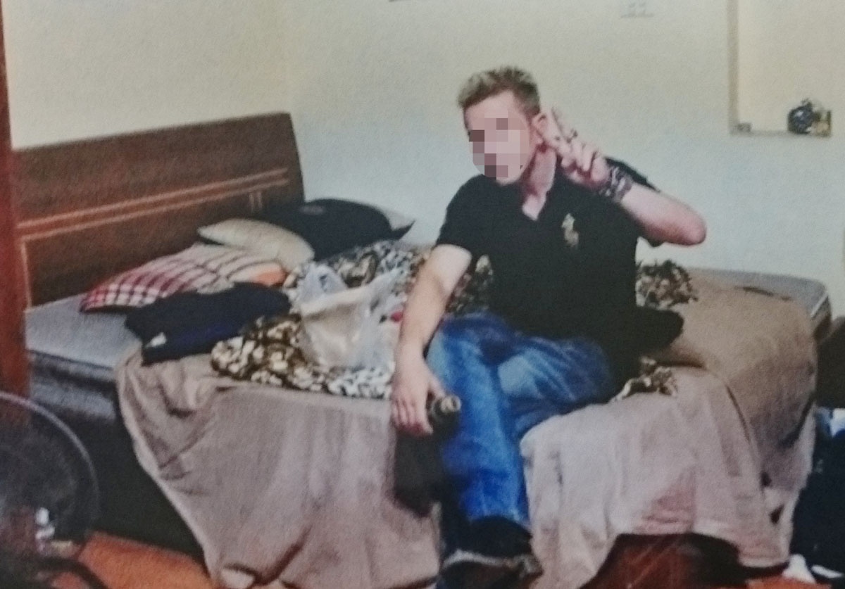 Nhac cong nuoc ngoai bi to dam o tre em nam hinh anh