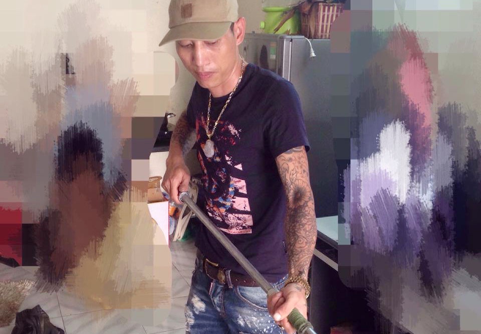 Giang ho tron na doi no thue kiem song hinh anh