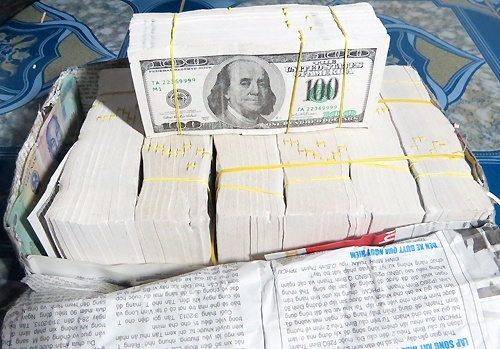 Tung tro ao thuat, lua 18.000 USD cua chu tiem vang hinh anh