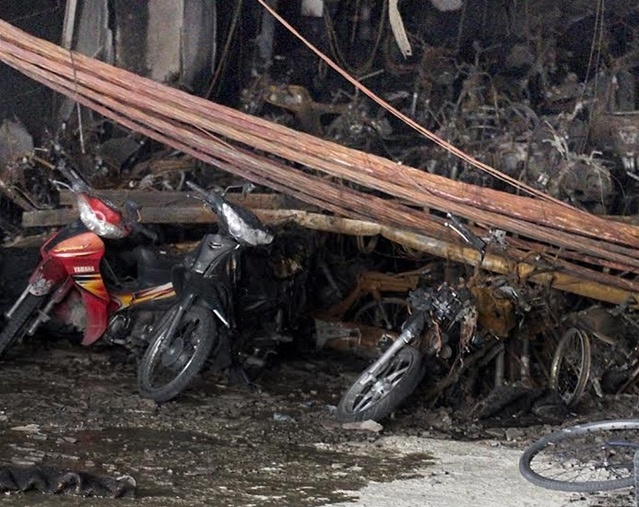 Hang tram xe may bi thieu rui trong vu chay chung cu hinh anh