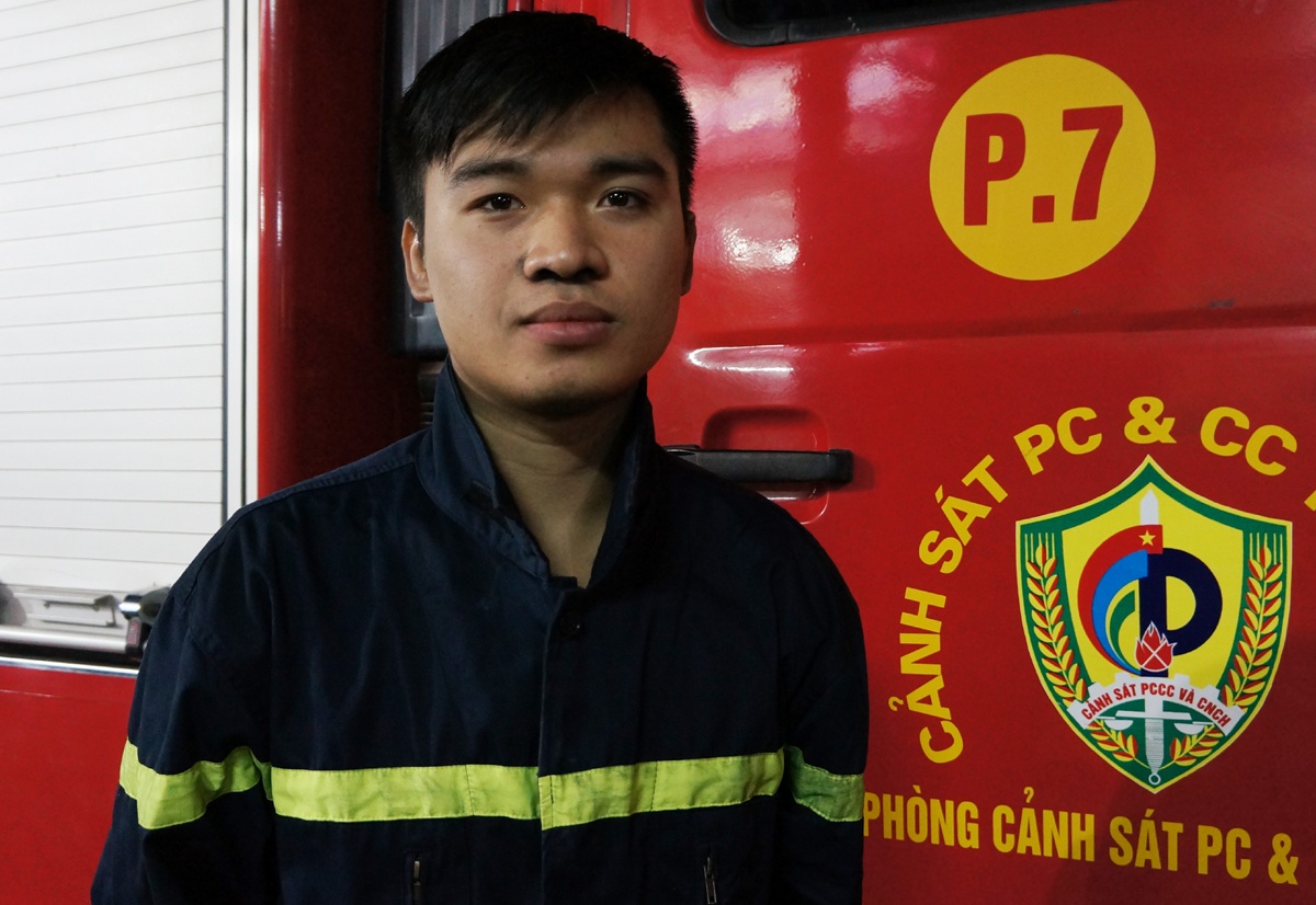 Canh sat tre cuu hon 50 nguoi o vu chay chung cu hinh anh